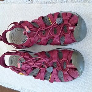 Keen Women’s Burgundy Hiking Fishing Anti-Odor Waterproof Sandals Size 7 US